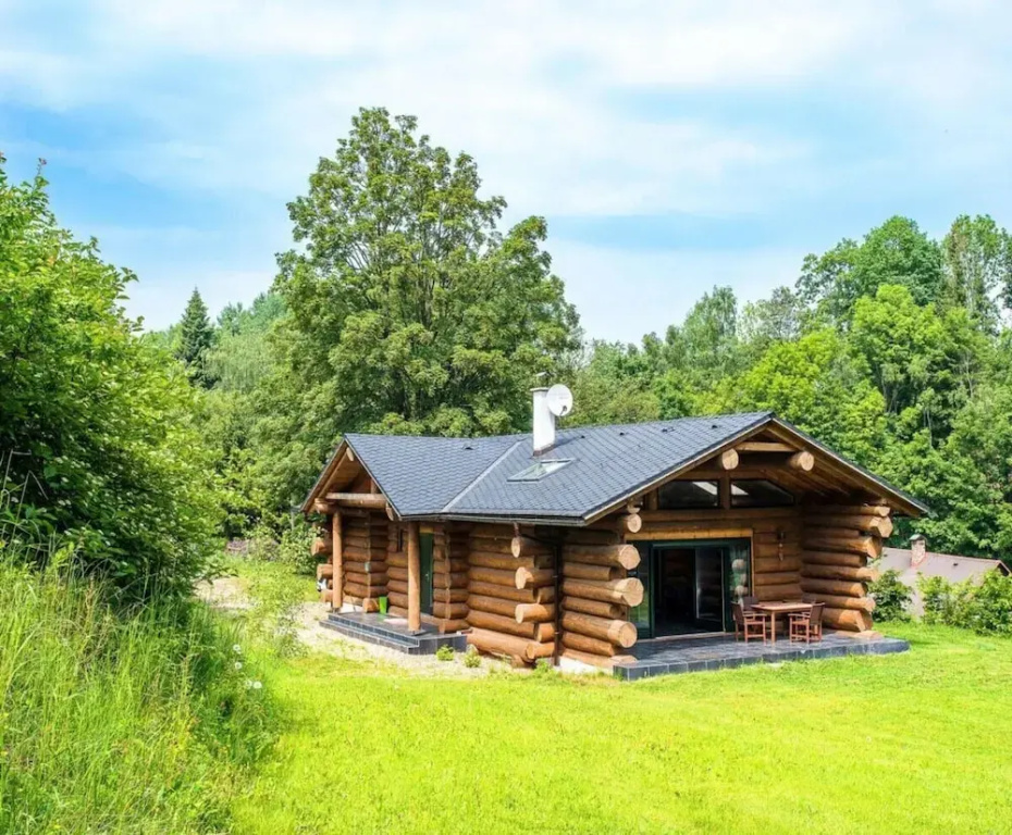 Spacious Holiday Home With Internet