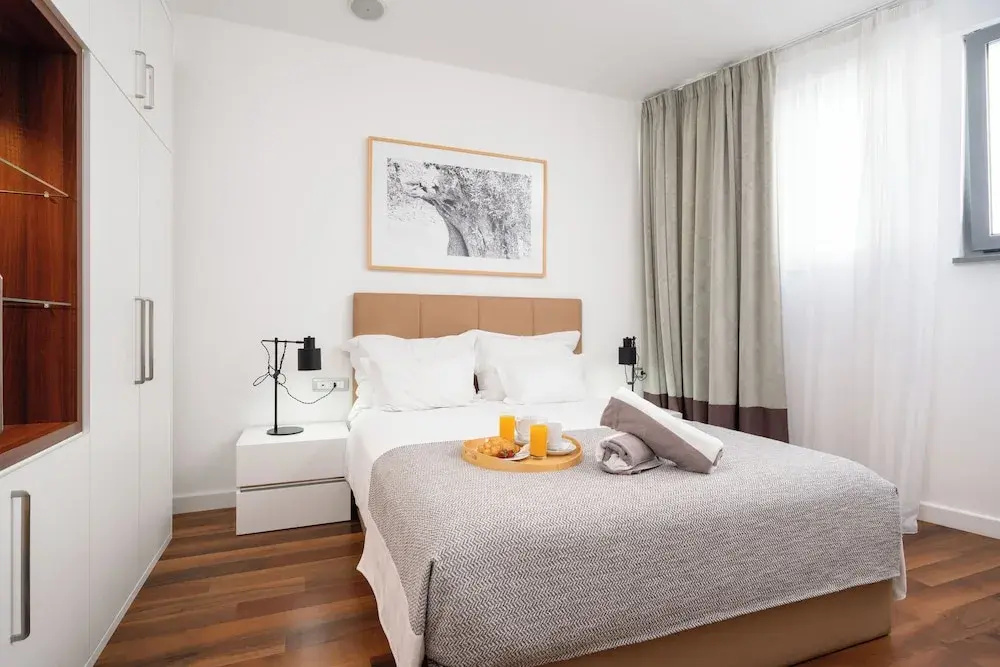 Economy room