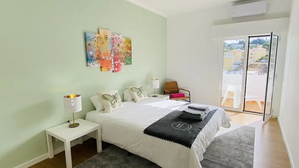 2 Bedrooms Apartment with balcony and beachfront