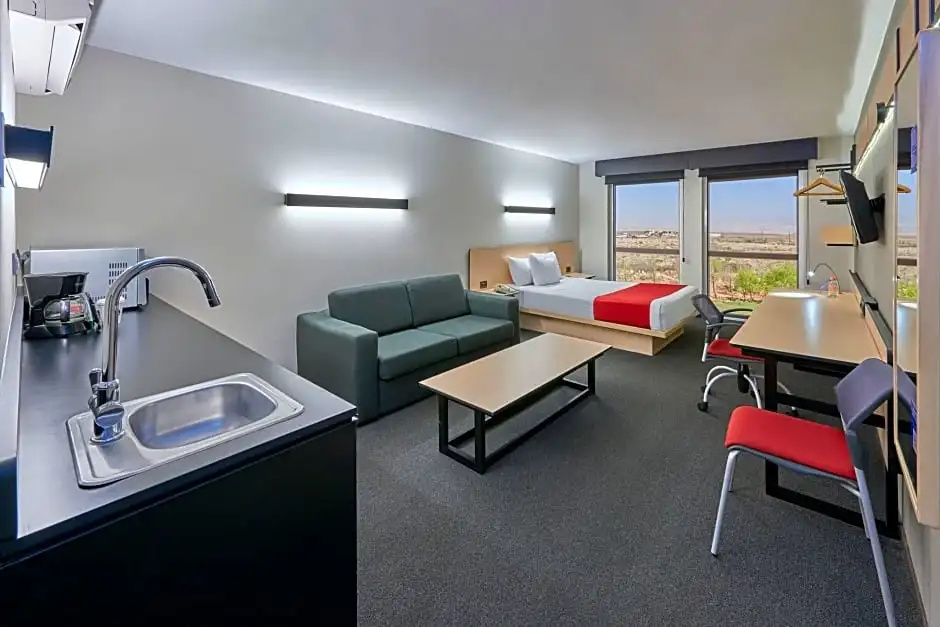 1 Bedroom Double Suite (full double bed)