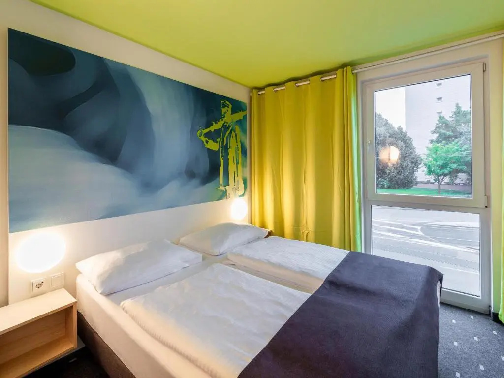 Double room (full double bed)