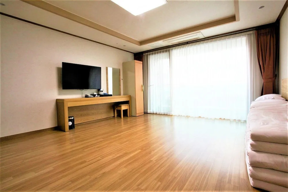 Deluxe room with balcony and with ocean view