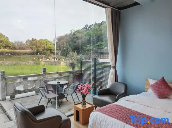 Standard room with lake view