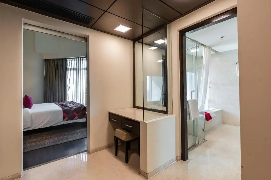Suite with city view