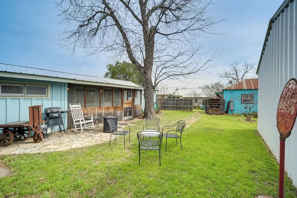 Retro Retreat in Llano w/ Screened Porch!