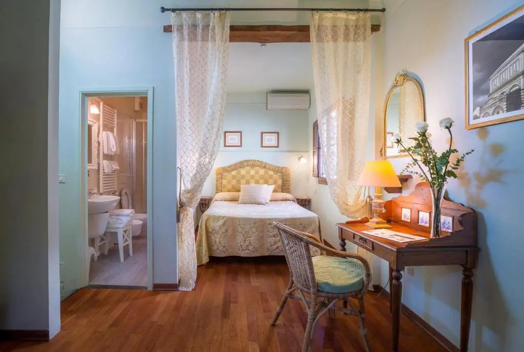 Double room (full double bed)