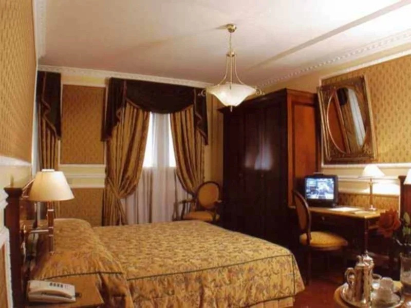 Champagne Palace Hotel — фото