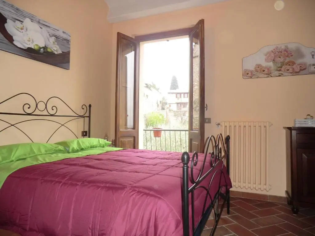 Standard Double room with balcony (full double bed)