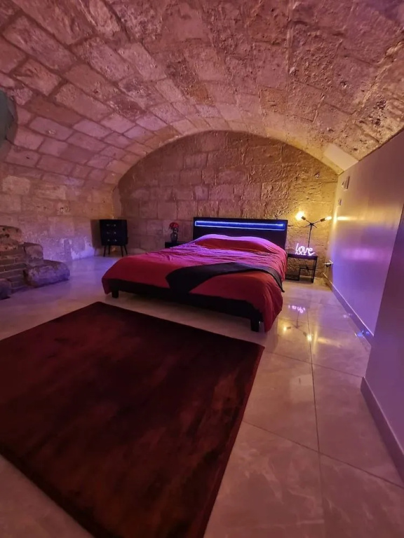 Voir la photo 2 — La Forteresse Jacuzzi-Sauna