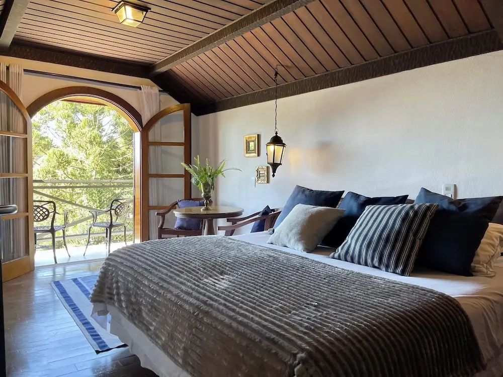 Deluxe Double Suite (full double bed)