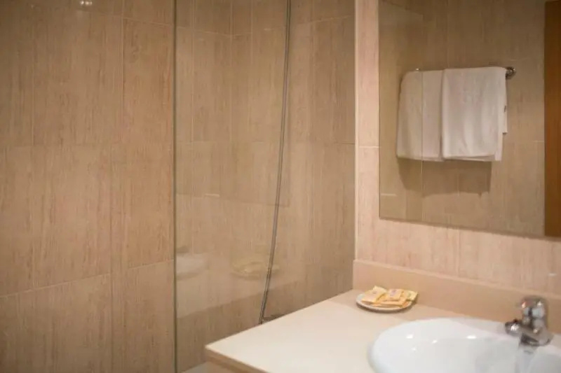 Hotel Puerta De Santillana - Chambres