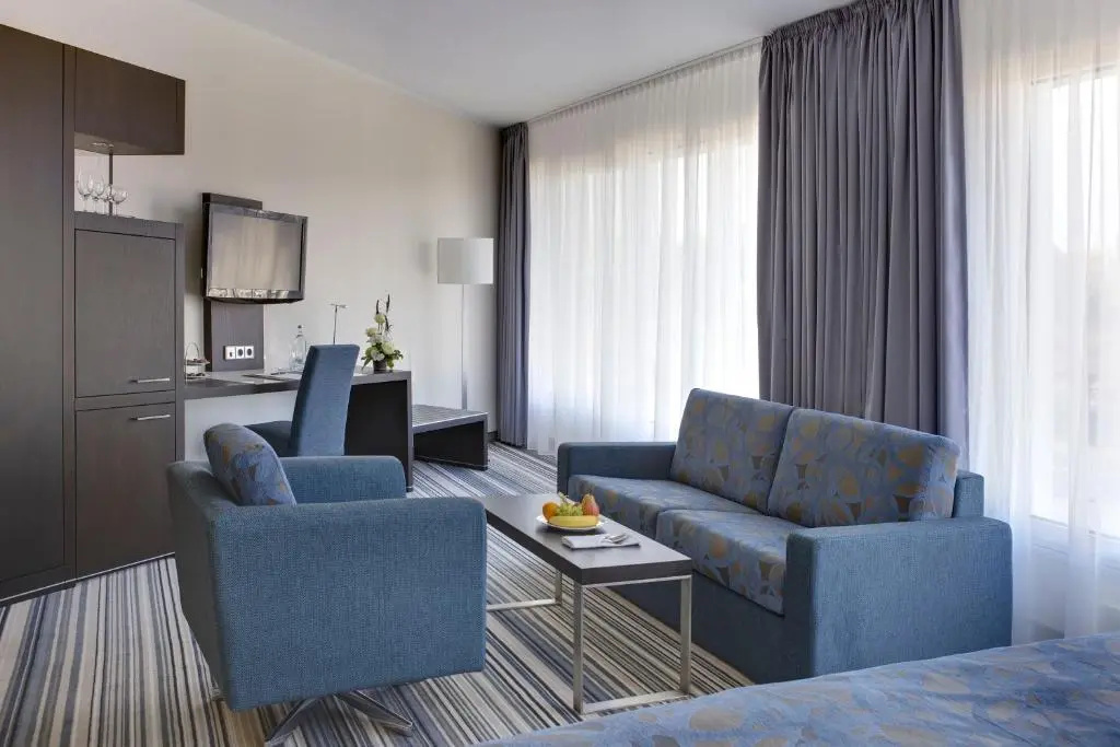 Deluxe Double room (full double bed)