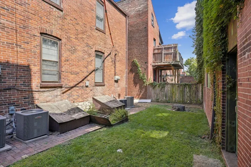 Charming Soulard Retreat With Historic Character 1 Bedroom Apts