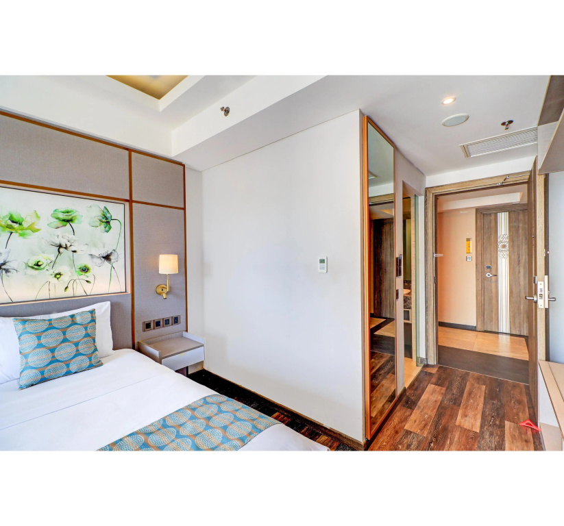 Double Suite with balcony (full double bed)