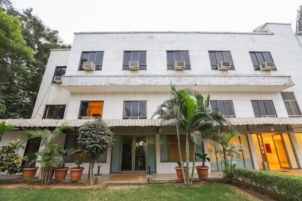 Oyo 2494 Hotel Shree Plaza