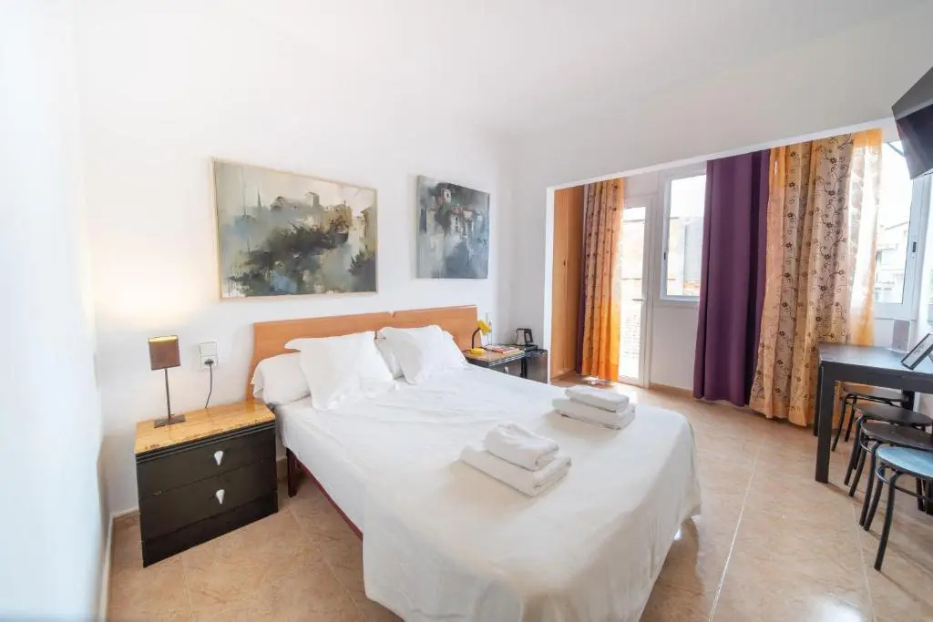 Standard Double room with balcony (full double bed)