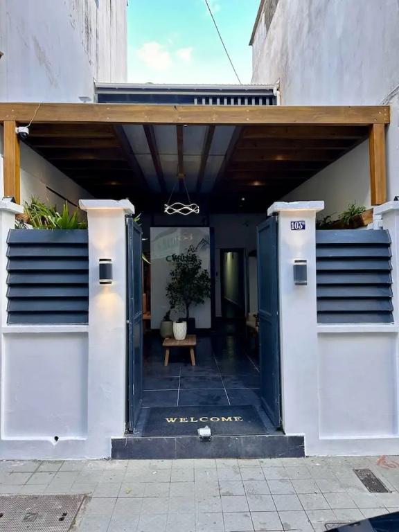 Voir la photo 1 — Cyrus Hotel-House