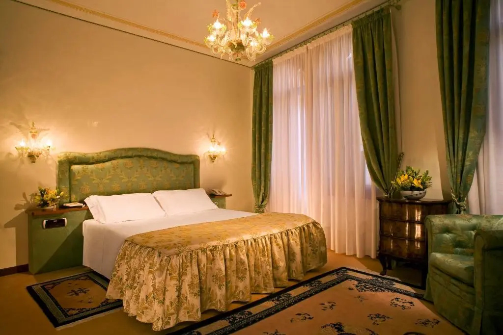 Deluxe Double room (full double bed)
