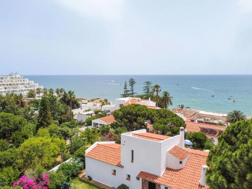 Apartamento Maresia´s - 200 meters from Oura Beach - BY BEDZY