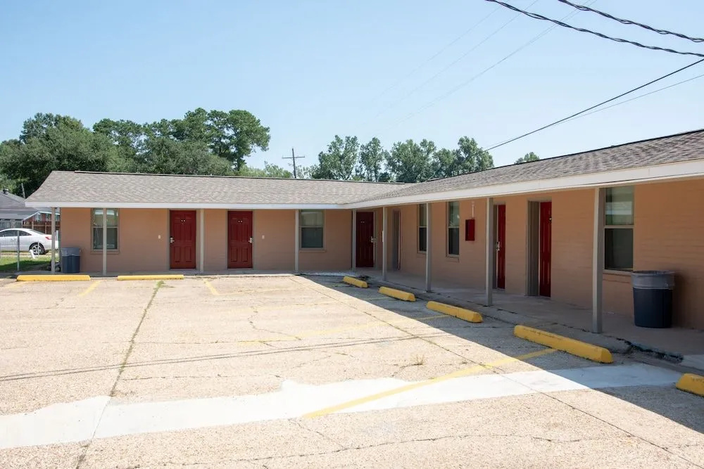 Budget Inn & Suites