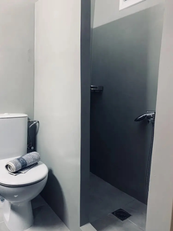 1 Bedroom Economy Quadruple Basement room