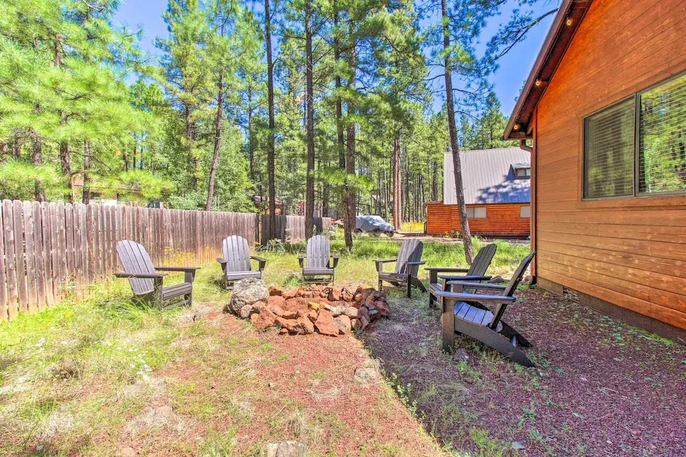Pinetop Retreat w/ Fire Pit & Game Room!