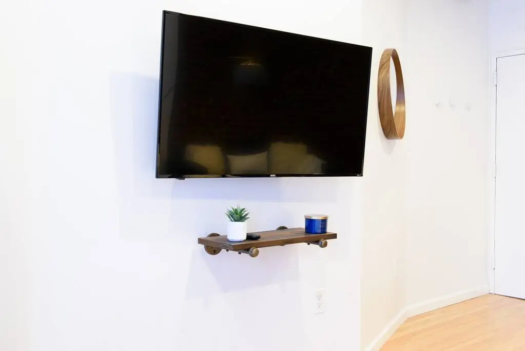83-3W UES Central Park Newly Furnished XL Studio