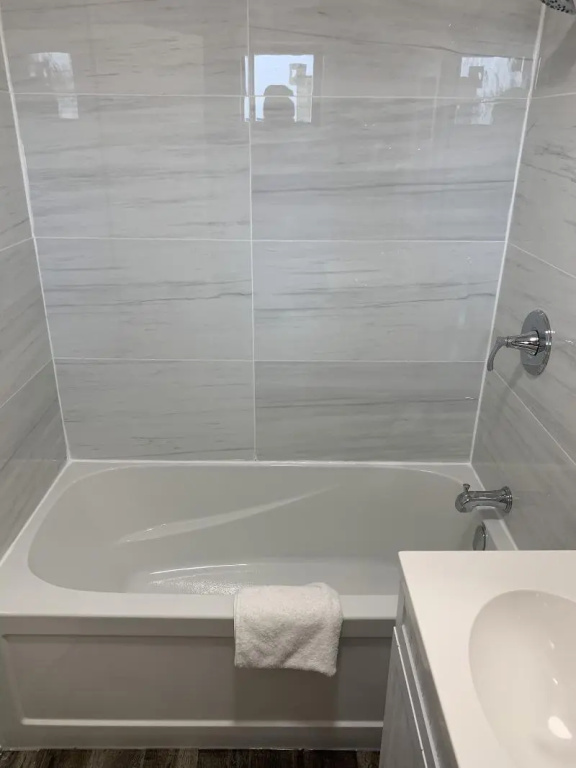 Champlain Motor Inn — 5
