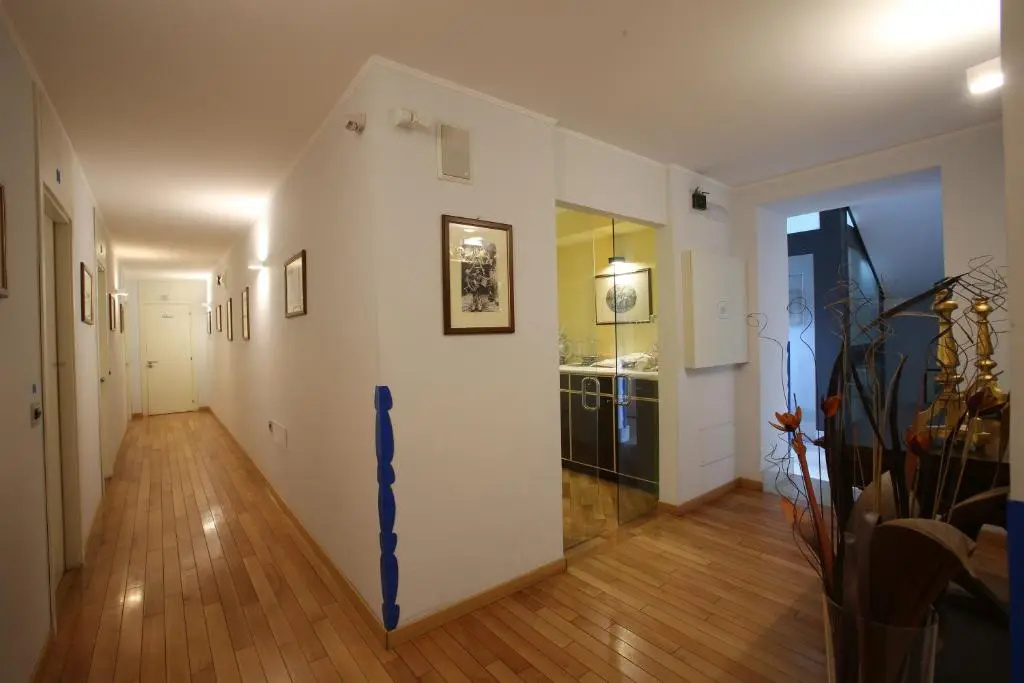 Lobby & Reception
