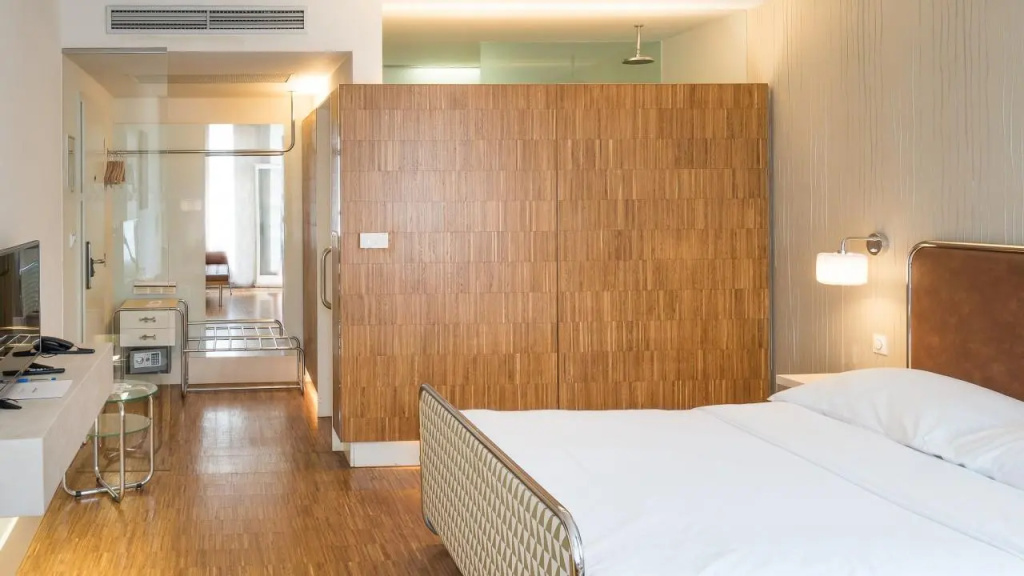 Superior Double room (full double bed)