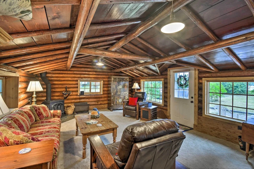 Wheelchair-accessible Belfair Cabin w/ Patio!