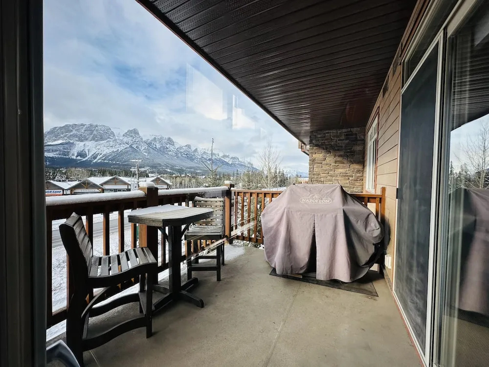 Mountain Retreat - Heated Pool & Hot-tub