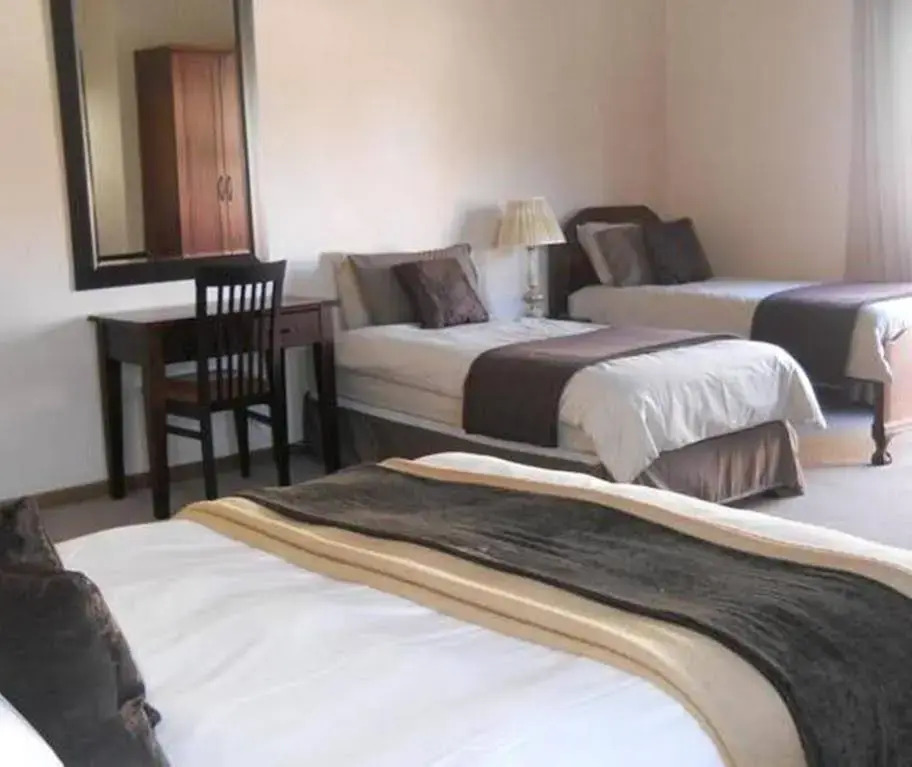 Ninety9 On Villiers Guest House - фото 4