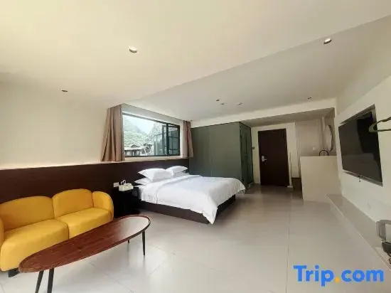 Standard Double room with balcony (full double bed)