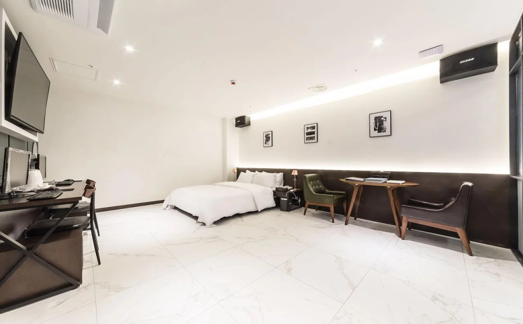 Hotel Plum
