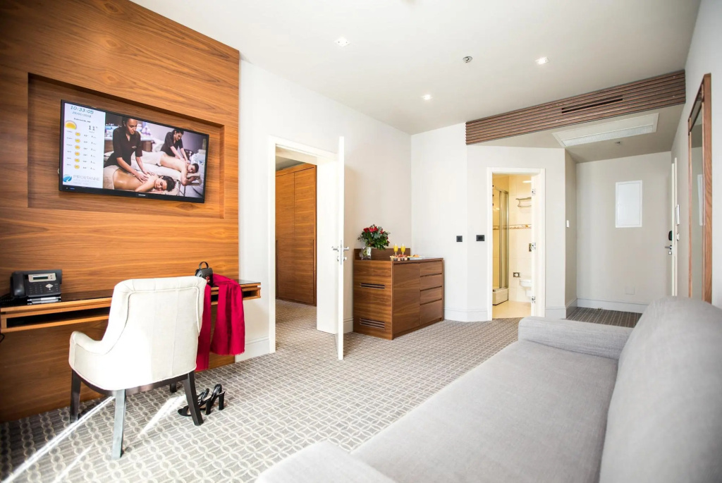 Lobby & Reception