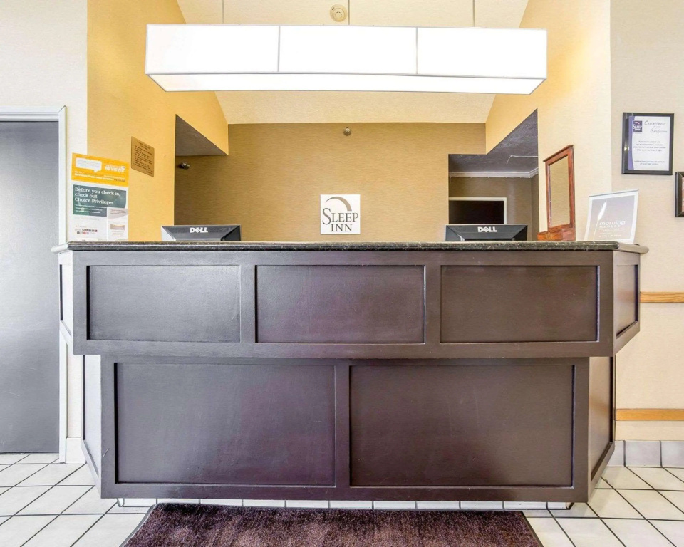 Lobby & Reception