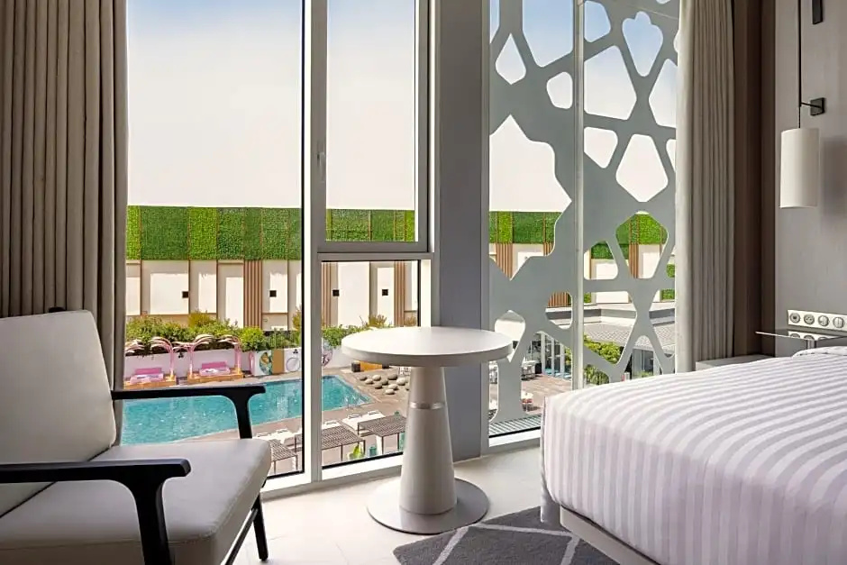Deluxe room with pool view