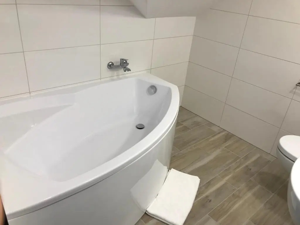 Deluxe Double room (full double bed)