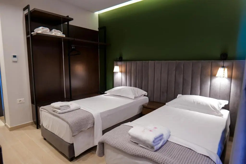 Deluxe Double room (full double bed)
