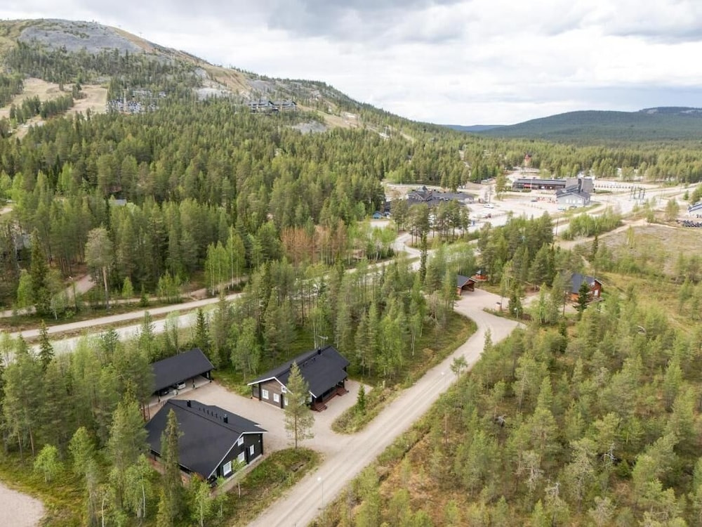 Skicamp 3 - Modern 3BR Villa in Pyhä