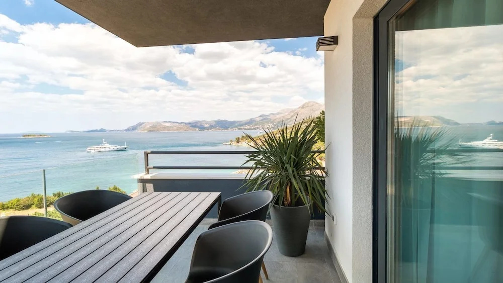 Standard Apartment with balcony and with sea view