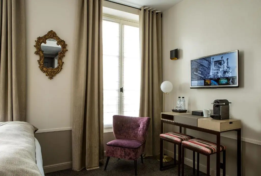 Deluxe Double room (full double bed)