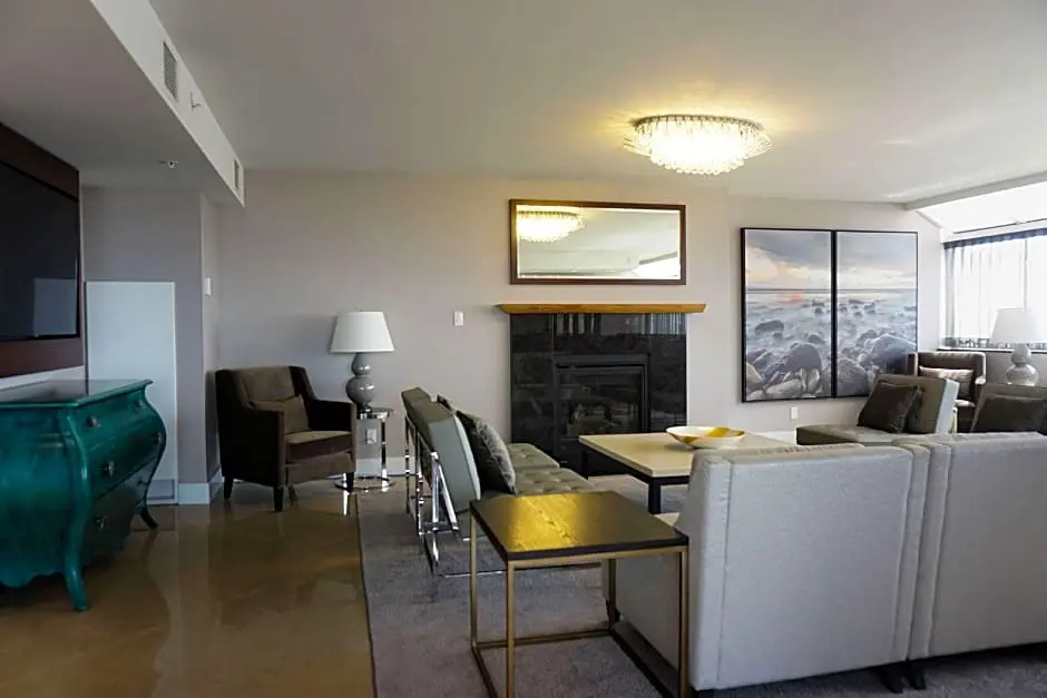Double Suite with water view (full double bed)