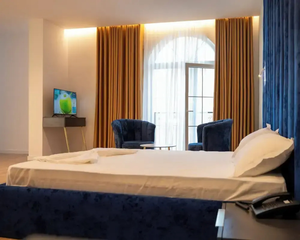 Deluxe Suite with balcony and with mountain view