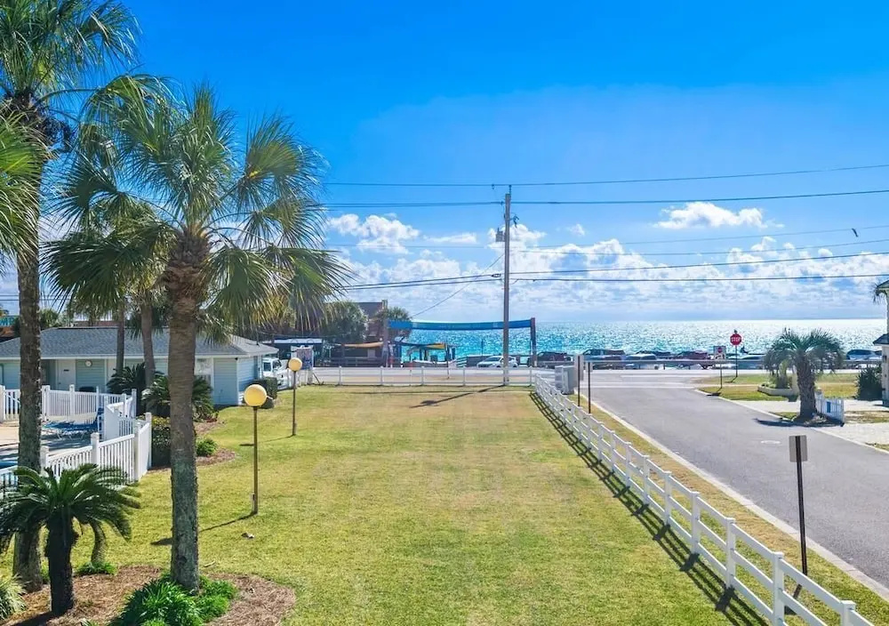 Tradewinds Condominium #25