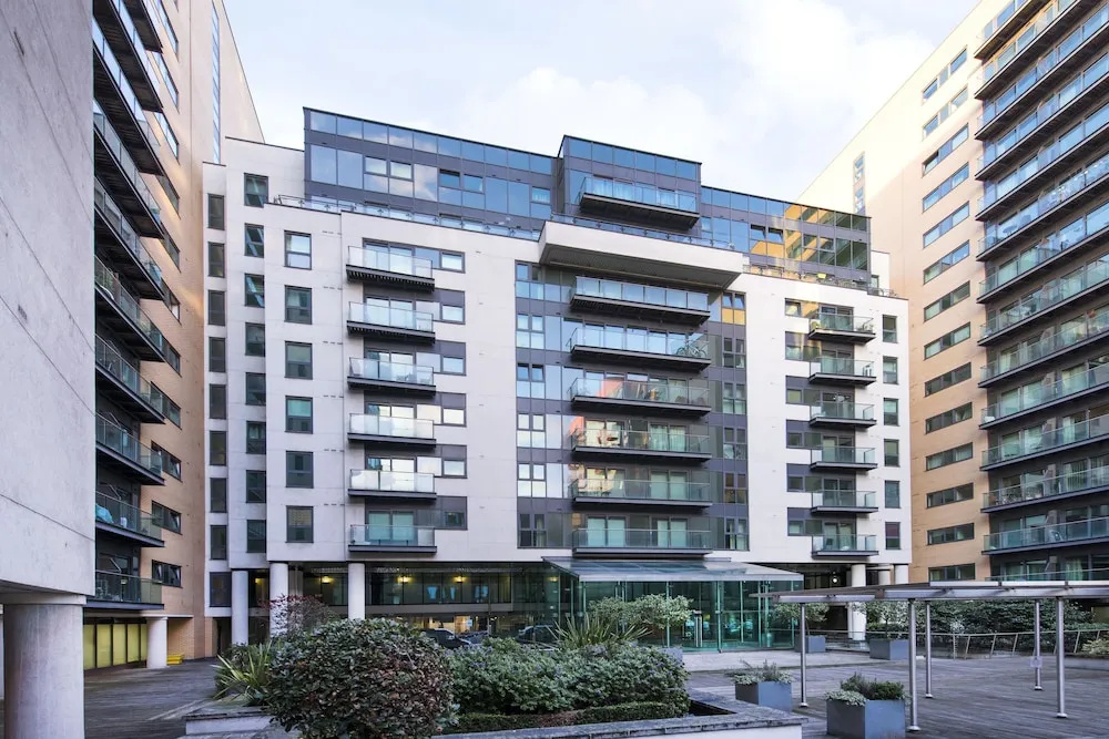 Peaceful & Modern 2BR Flat with Water Views