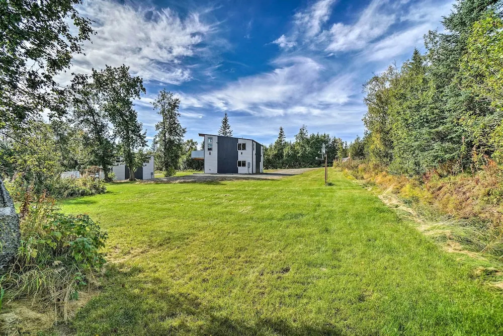 Secluded Getaway w/ Deck, Steps to Fritz Creek!