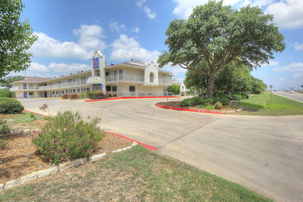 Motel 6 San Antonio, TX - Fiesta Trails