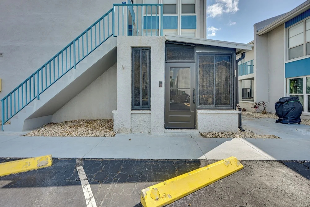 Elegant FL Condo w/ Pool: Walk to Madeira Beach!